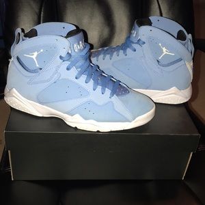 Air Jordan 7 Retro Pantone